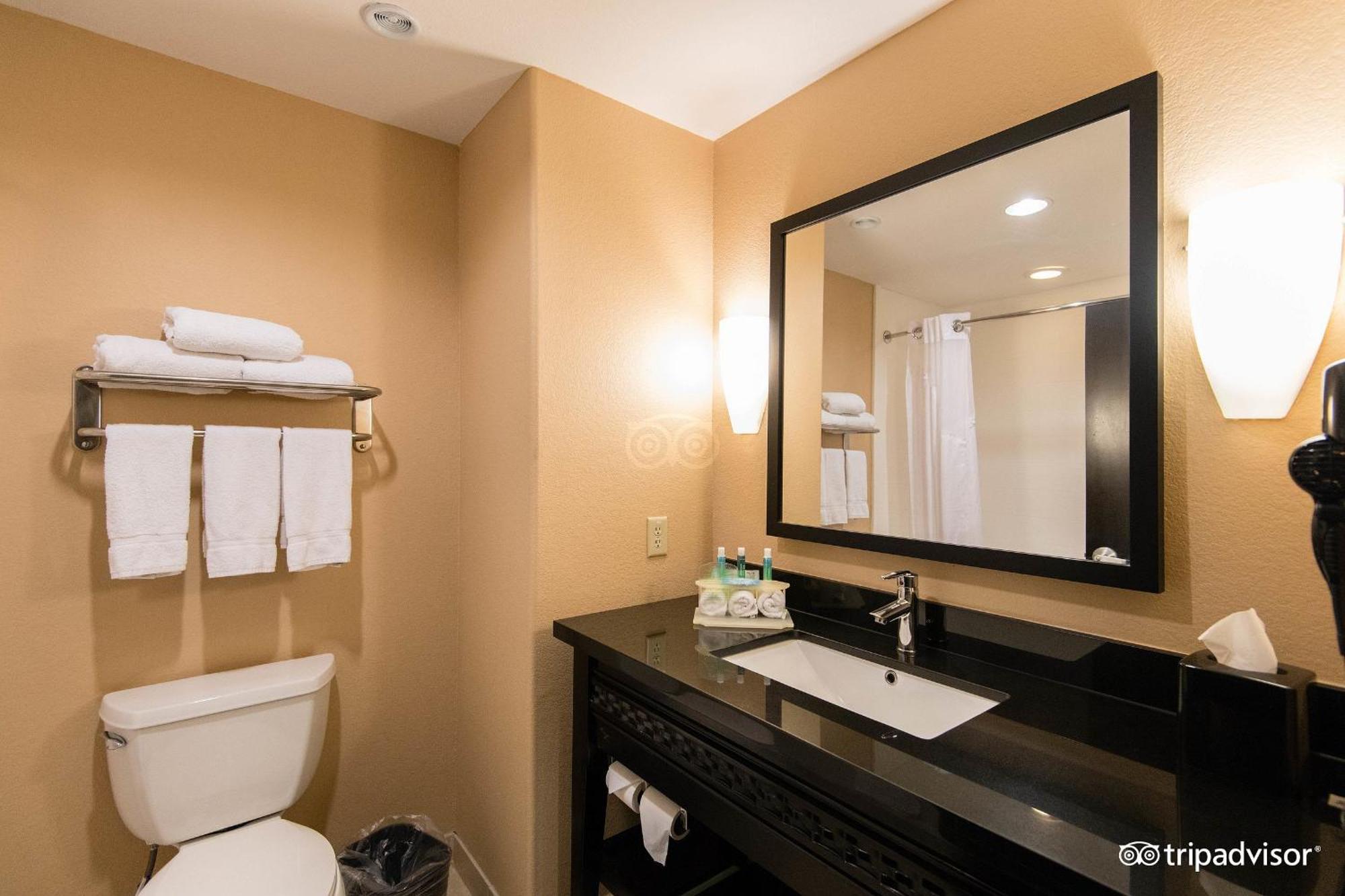 Comfort Inn & Suites Dallas Medical-Market Center Dış mekan fotoğraf